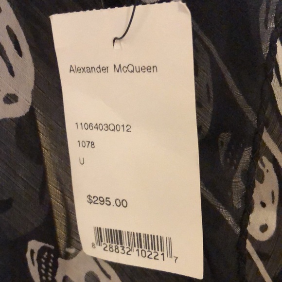 💀Alexander McQueen Large Silk Chiffon Skull print lightweight unisex scarf - Picture 6 of 8